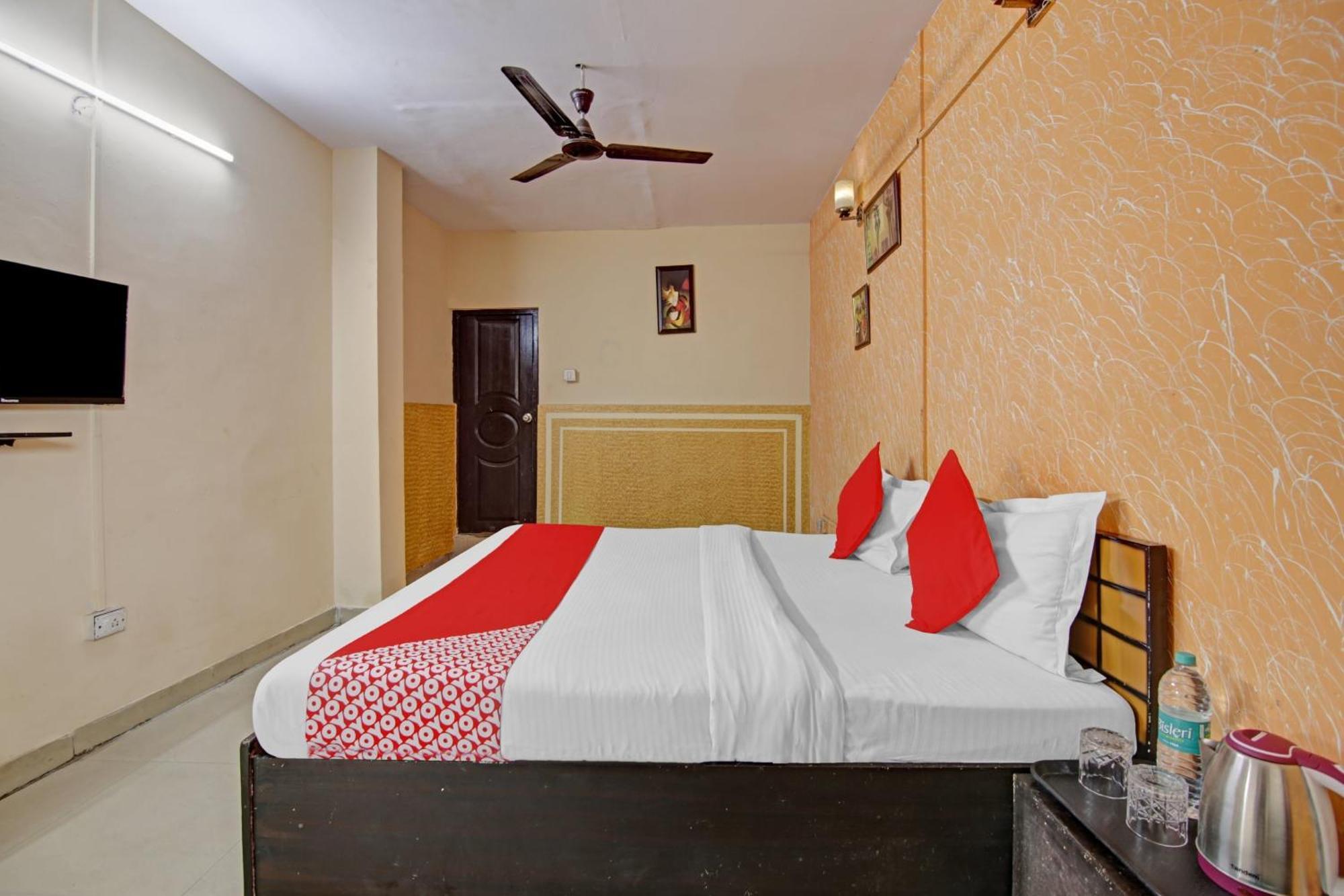 Hotel O Glorious Stayz Noida Exterior photo