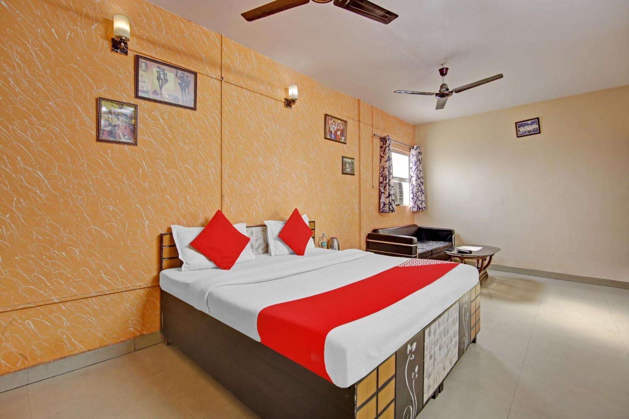 Hotel O Glorious Stayz Noida Exterior photo
